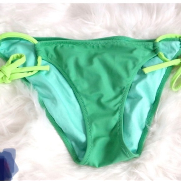 Victoria’s Secret bikini S/32C - Picture 4 of 6